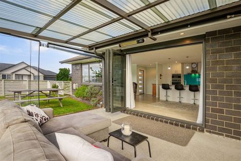 Photo of property in 4 Aporo Drive, Kumeu, 0810
