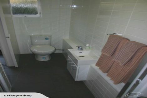 Photo of property in 1/22 Tui Glen Road, Birkenhead, Auckland, 0626