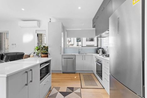 Photo of property in 12 Hava Place, Green Bay, Auckland, 0604