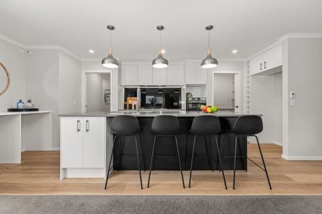 Photo of property in 10 Weatherdeck Close, Whitby, Porirua, 5024