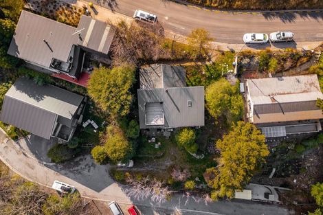 Photo of property in 16 Mackinnon Terrace, Sunshine Bay, Queenstown, 9300