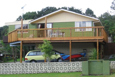 Photo of property in 20 Staincross Street, Green Bay, Auckland, 0604
