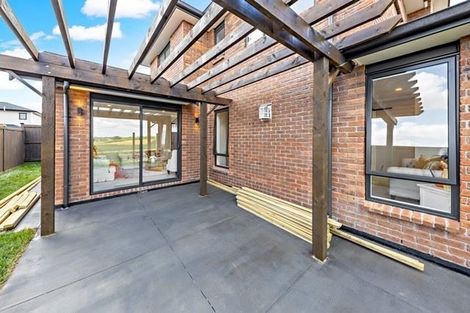 Photo of property in 37 Papareia Road, Karaka, Papakura, 2113