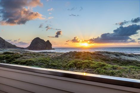 Photo of property in 47 Marine Parade South, Piha, 0772