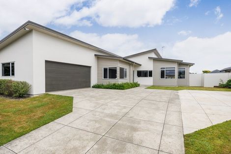 Photo of property in 5 Manhattan Court, Kelvin Grove, Palmerston North, 4414