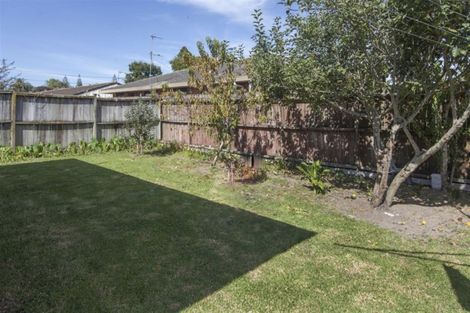 Photo of property in 2c Waikaukau Road, Glen Eden, Auckland, 0602