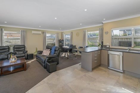 Photo of property in 8 Dotterel Place, Whitianga, 3510