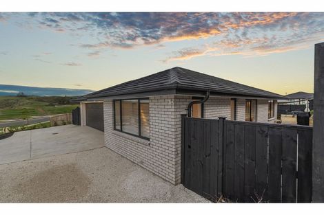 Photo of property in 8 Calder Crescent, Pokeno, 2402