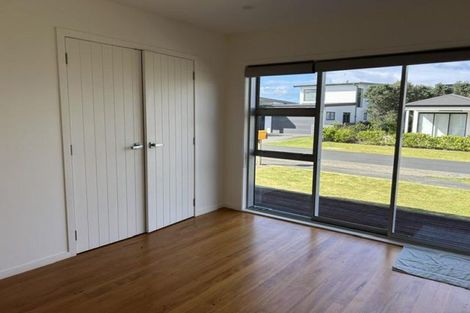 Photo of property in 12 Matariki Street, Omaha, 0986
