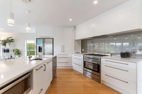 Photo of property in 19 Mayfair Crescent, Mairangi Bay, Auckland, 0630