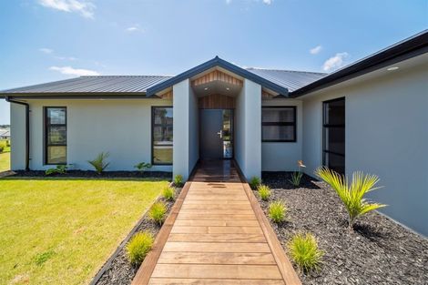 Photo of property in 18 Kotare Drive, Waiwhakaiho, New Plymouth, 4312