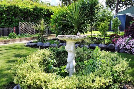 Photo of property in 28 Domain Road, Waipawa, 4210