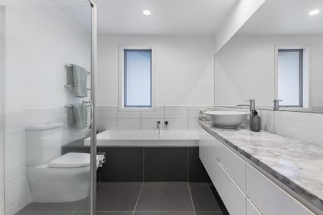 Photo of property in 32b Parr Terrace, Castor Bay, Auckland, 0620
