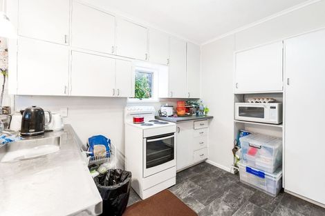 Photo of property in 4 Grainger Road, Te Atatu South, Auckland, 0610