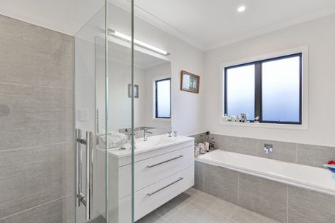 Photo of property in 36 Whakatomo Place, Havelock North, 4130