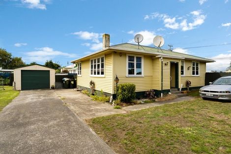 Photo of property in 2 Huntly Street, Foxton, 4814