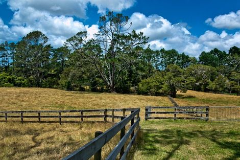 Photo of property in 11 Tawa Road, Kumeu, 0891