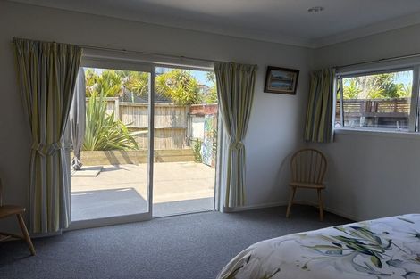 Photo of property in 1/953 Beach Road, Torbay, Auckland, 0630