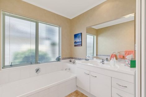 Photo of property in 25 Carribean Place, Papamoa Beach, Papamoa, 3118