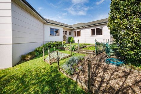 Photo of property in 2 Kea Place, Fitzherbert, Palmerston North, 4410