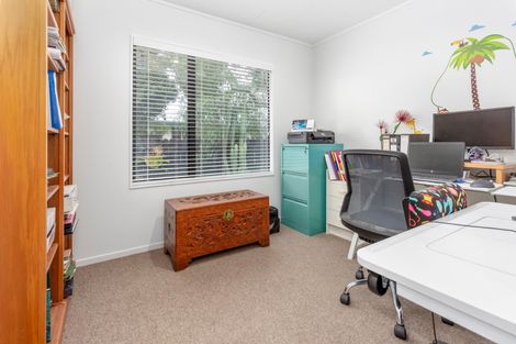 Photo of property in 37 Rosemead Place, Randwick Park, Auckland, 2105