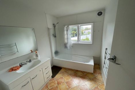 Photo of property in 155 Glenfield Road, Hillcrest, Auckland, 0626