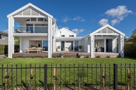 Photo of property in 15 Shelly Beach Parade, Cockle Bay, Auckland, 2014