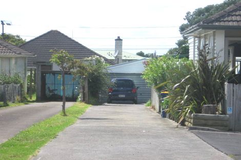 Photo of property in 2/61 Greenslade Crescent, Northcote, Auckland, 0627