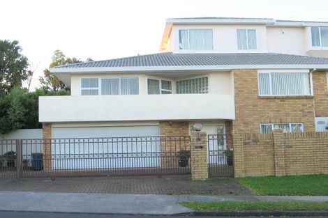 Photo of property in 1 Glucina Avenue, West Harbour, Auckland, 0618