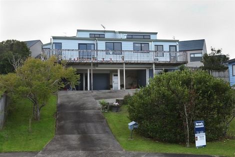 Photo of property in 97 Totaravale Drive, Totara Vale, Auckland, 0629