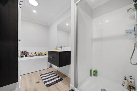 Photo of property in 70 Paretaiuru Crescent, Papakura, 2110