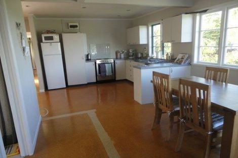 Photo of property in 2/27 Seaton Road, Murrays Bay, Auckland, 0630