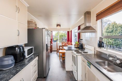 Photo of property in 4 Acacia Street, Kelvin Grove, Palmerston North, 4414
