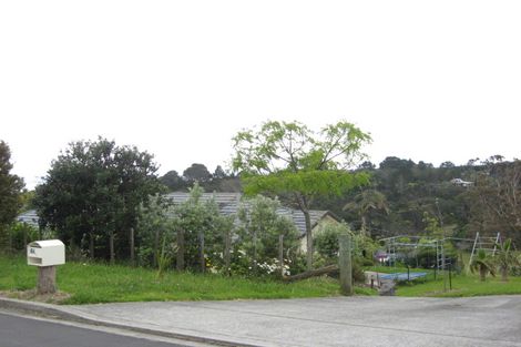 Photo of property in 8 Roberts Road, Matakatia, Whangaparaoa, 0930