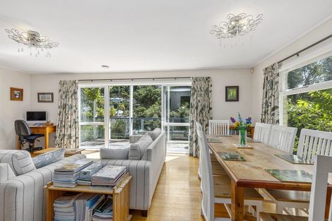 Photo of property in 5 Kellsmere Crescent, Island Bay, Wellington, 6023