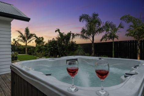 Photo of property in 8 Senecio Way, Papamoa Beach, Papamoa, 3118