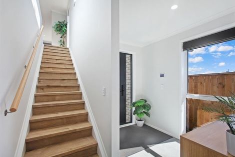 Photo of property in 9 Whata Street, Clarks Beach, 2122