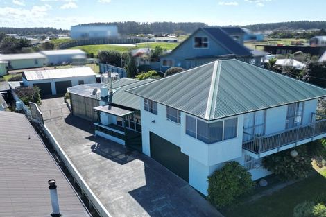 Photo of property in 43 Shortt Street, Foxton Beach, Foxton, 4815