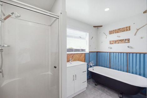 Photo of property in 22 Amberley Beach Road, Amberley, 7410