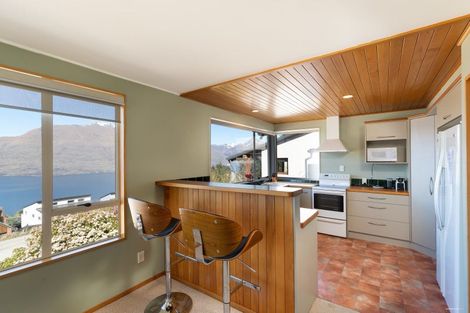 Photo of property in 141 Wynyard Crescent, Fernhill, Queenstown, 9300