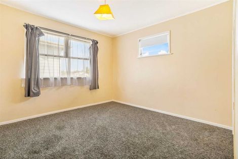 Photo of property in 73 Fairclough Road, Beach Haven, Auckland, 0626