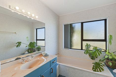 Photo of property in 19 Darwin Crescent, Spotswood, New Plymouth, 4310