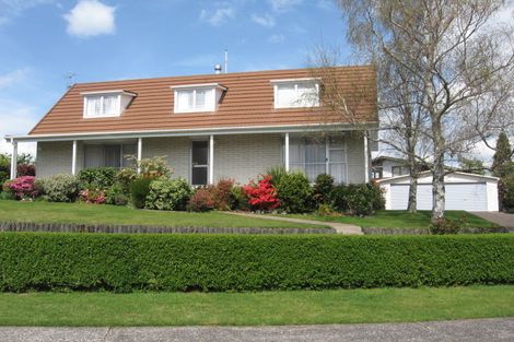 Photo of property in 4 Rika Place, Kawaha Point, Rotorua, 3010