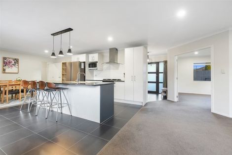 Photo of property in 37 Whitney Place, Rototuna North, Hamilton, 3210