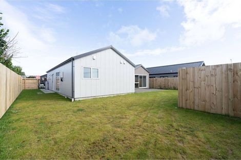 Photo of property in 2 Rotoiti Place, Paraparaumu, 5032
