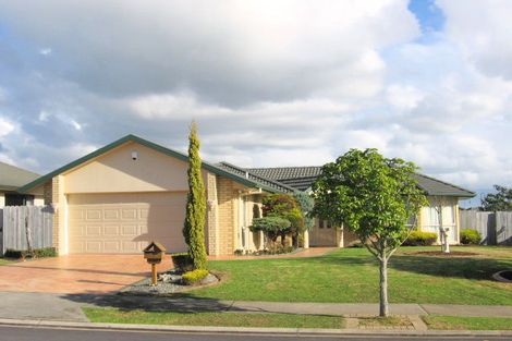 Photo of property in 5 Mulroy Place, East Tamaki Heights, Auckland, 2016