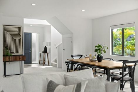 Photo of property in 2/321 Lake Road, Hauraki, Auckland, 0622