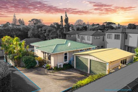 Photo of property in 1a Glenford Lane, Te Atatu Peninsula, Auckland, 0610