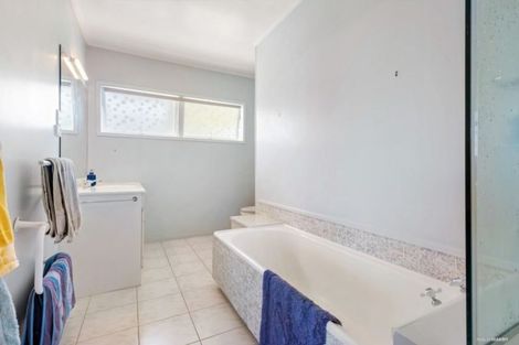 Photo of property in 19 Long Street, Torbay, Auckland, 0630