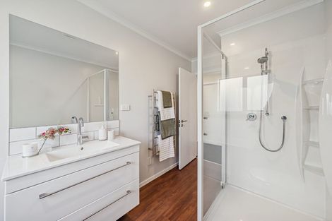 Photo of property in 12 Grumman Lane, Newlands, Wellington, 6037